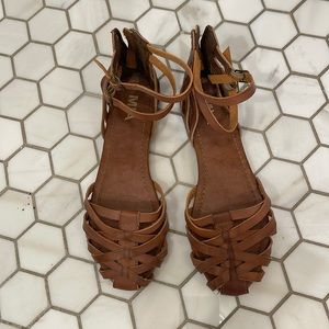 Mia sandals